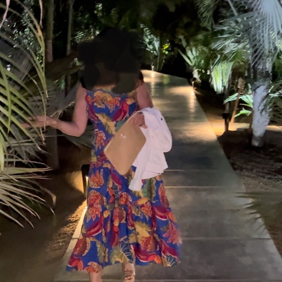 Like new FARM Rio maxi dress size small. - Picture 7 of 7